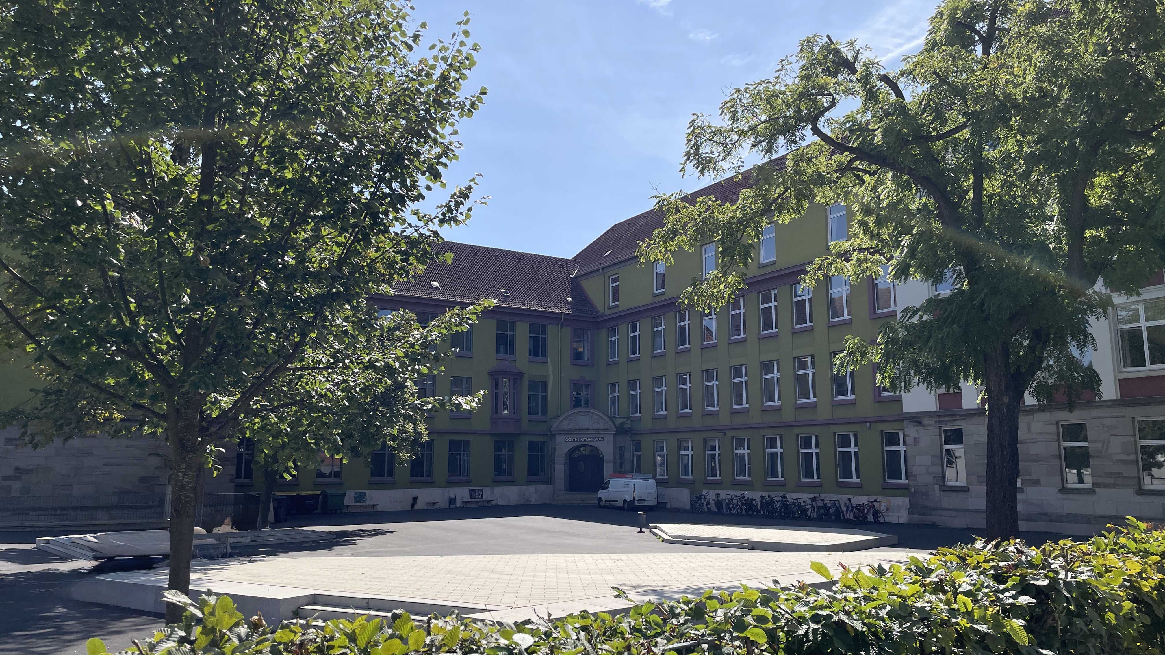 Foto: Schulhof Gymnasium